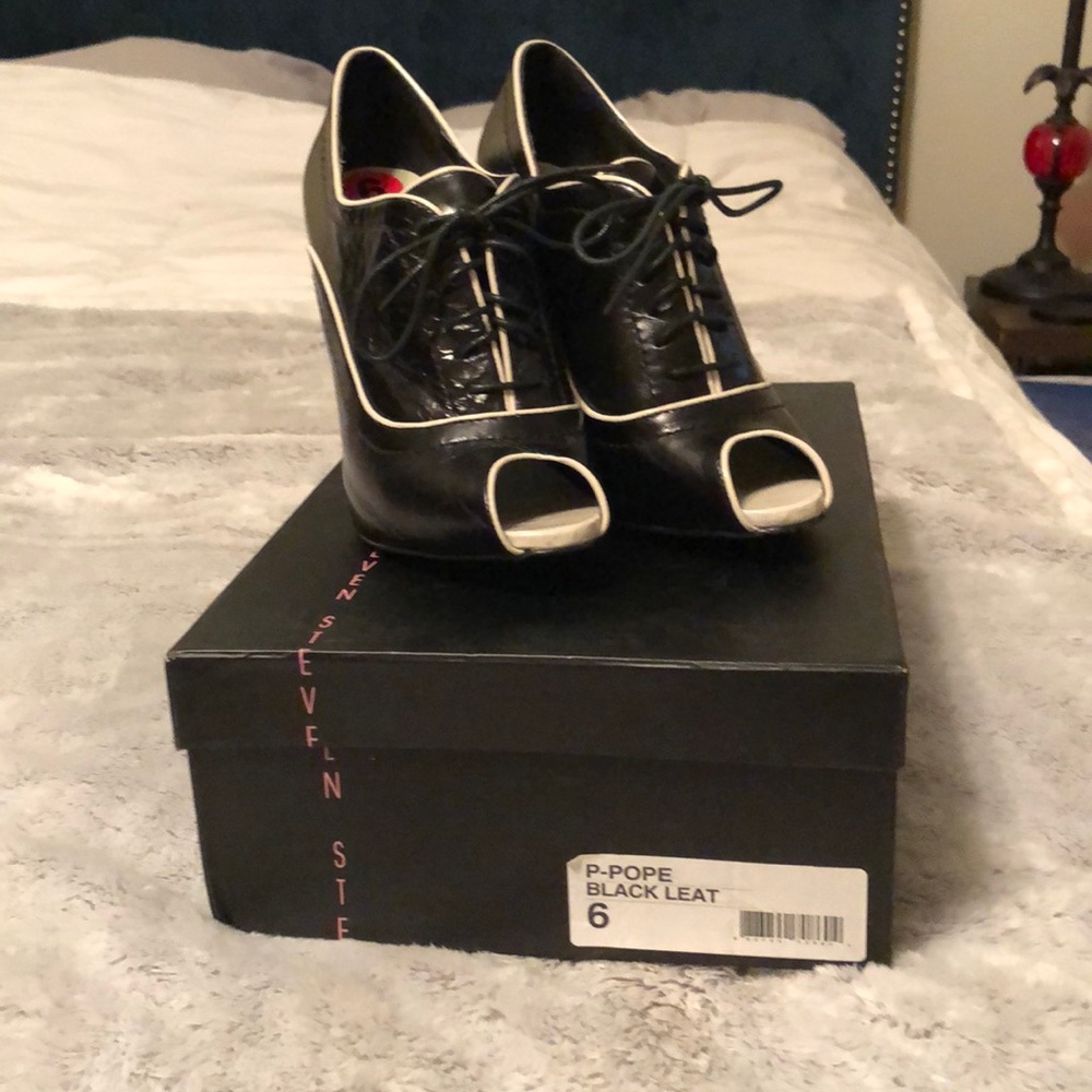 Sale! These heels fit like a 5.5!!!!
